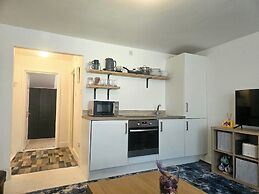 Seaside Haven Coastal Comfort 200m from the Beach