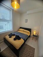 Seaside Haven Coastal Comfort 200m from the Beach