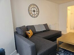 Seaside Haven Coastal Comfort 200m from the Beach