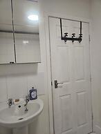 Seaside Haven Coastal Comfort 200m from the Beach