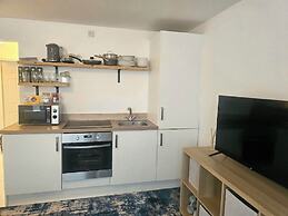 Seaside Haven Coastal Comfort 200m from the Beach