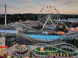 Seaside Haven Coastal Comfort 200m from the Beach