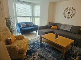 Seaside Haven Coastal Comfort 200m from the Beach