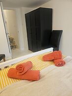 Seaside Haven Coastal Comfort 200m from the Beach