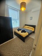 Seaside Haven Coastal Comfort 200m from the Beach