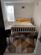 Seaside Haven Coastal Comfort 200m from the Beach