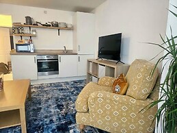 Seaside Haven Coastal Comfort 200m from the Beach