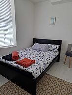 Seaside Haven Coastal Comfort 200m from the Beach
