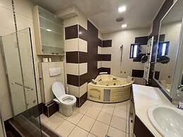 Sky Luxury suite 2bdr  living room