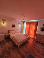 Paris Alacati Butik Otel