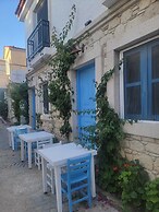 Paris Alacati Butik Otel