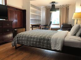 West Broadway guesthouse