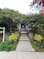 West Broadway guesthouse