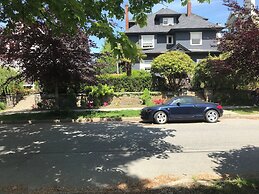 West Broadway guesthouse