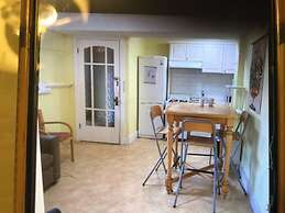 West Broadway guesthouse