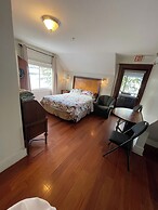 West Broadway guesthouse