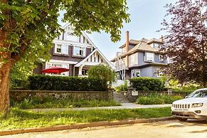 West Broadway guesthouse