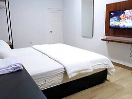 GoHome Harmoni Apartment