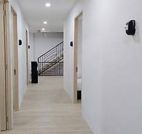 GoHome Harmoni Apartment