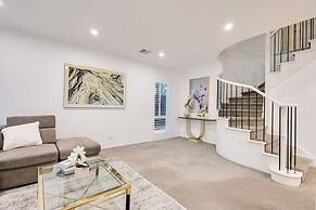 StayAU 6BRM Lakeview Villa Holiday Stay