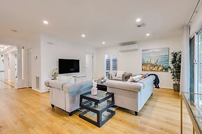 StayAU 6BRM Lakeview Villa Holiday Stay