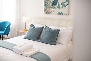 StayAU 6BRM Lakeview Villa Holiday Stay