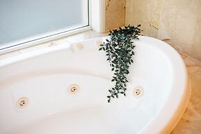 StayAU 6BRM Lakeview Villa Holiday Stay