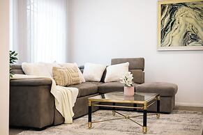 StayAU 6BRM Lakeview Villa Holiday Stay