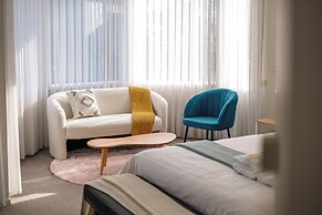 StayAU 6BRM Lakeview Villa Holiday Stay