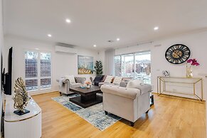 StayAU 6BRM Lakeview Villa Holiday Stay