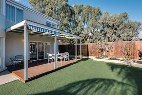 StayAU 6BRM Lakeview Villa Holiday Stay