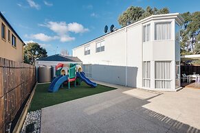 StayAU 6BRM Lakeview Villa Holiday Stay