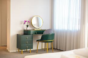 StayAU 6BRM Lakeview Villa Holiday Stay