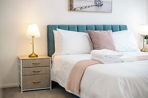 StayAU 6BRM Lakeview Villa Holiday Stay