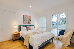 StayAU 6BRM Lakeview Villa Holiday Stay