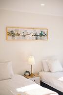 StayAU 6BRM Lakeview Villa Holiday Stay