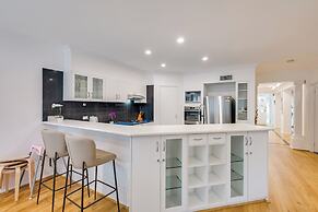 StayAU 6BRM Lakeview Villa Holiday Stay