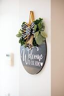 StayAU 6BRM Lakeview Villa Holiday Stay