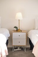 StayAU 6BRM Lakeview Villa Holiday Stay