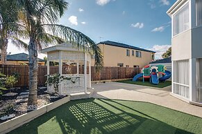 StayAU 6BRM Lakeview Villa Holiday Stay