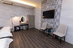 Hera Hotel