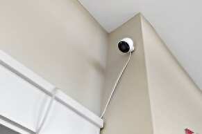 Spacious 2BD With Private Balcony and Free Parking