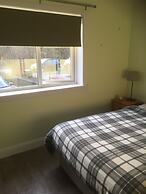 Room in Guest Room - Cozy Furnished Double Bedroom in Charming Lower V