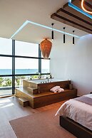 Marina Luxury Suites 101 Jacuzzi