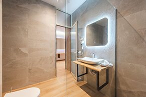 Marina Luxury Suites 101 Jacuzzi