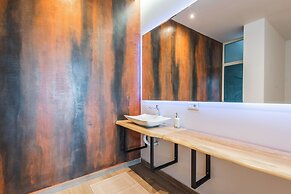 Marina Luxury Suites 101 Jacuzzi