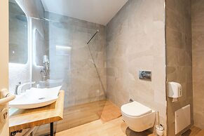 Marina Luxury Suites 101 Jacuzzi