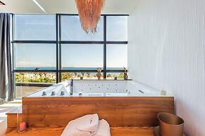 Marina Luxury Suites 101 Jacuzzi