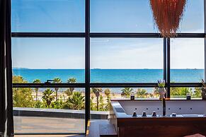 Marina Luxury Suites 101 Jacuzzi