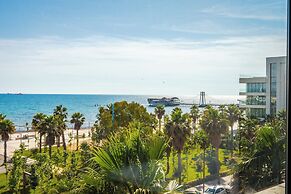 Marina Luxury Suites 101 Jacuzzi